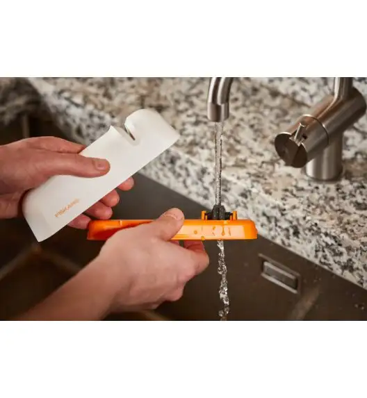 FISKARS FUNCTIONAL FORM 1014214 Ostrzałka do noży ROLL-SHARP / biała