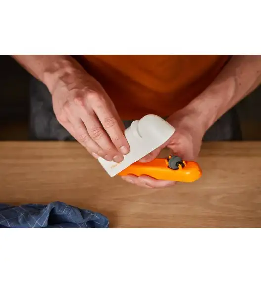 FISKARS FUNCTIONAL FORM 1014214 Ostrzałka do noży ROLL-SHARP / biała
