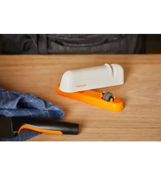 FISKARS FUNCTIONAL FORM 1014214 Ostrzałka do noży ROLL-SHARP / biała
