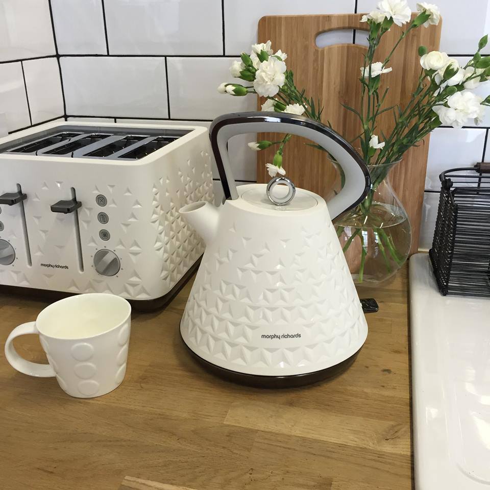 MORPHY RICHARDS PRISM Czajnik elektryczny biały 1,5 L / Tworzywo