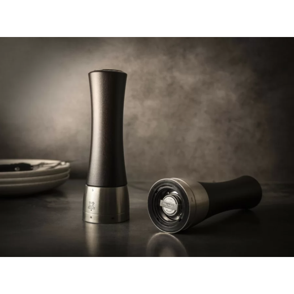 PEUGEOT MADRAS Młynek do soli 16 cm / czekoladowy / drewno + stal nierdzewna 