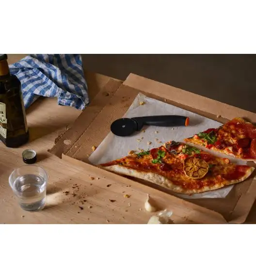 FISKARS FUNCTIONAL FORM 1019533 Nóż do pizzy / stal nierdzewna