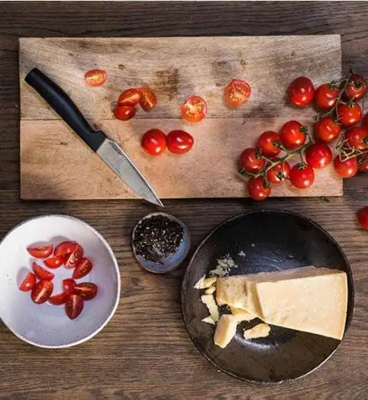 FISKARS HARD EDGE 1051762 Nóż do obierania 11 cm / lita stal nierdzewna 