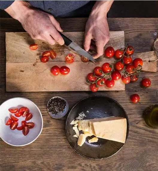 FISKARS HARD EDGE 1051762 Nóż do obierania 11 cm / lita stal nierdzewna 