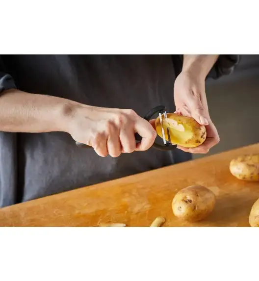 FISKARS ESSENTIAL 1065599 Obierak do warzyw / stal nierdzewna 