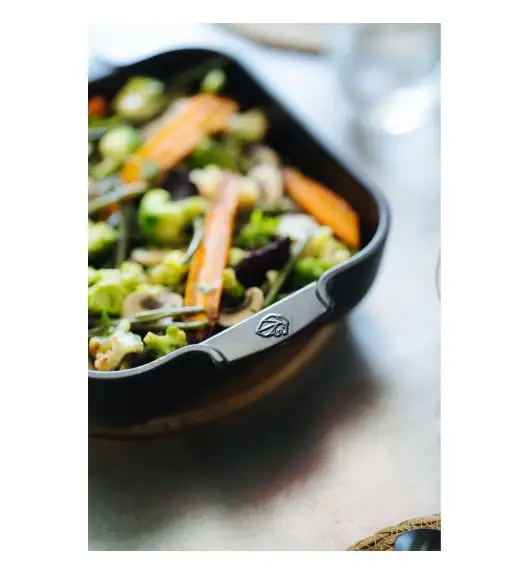 PEUGEOT APPOLIA Naczynie kwadratowe / 28 cm / czarne