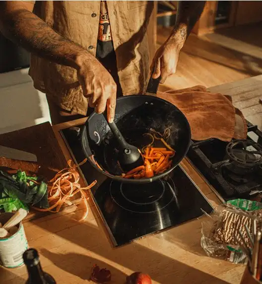 FISKARS FUNCTIONAL FORM 1072313 Wok 28 cm / powłoka Ceratec™