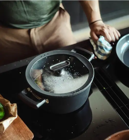 FISKARS HARD FACE Komplet garnki z pokrywkami 8 el / powłoka Ceratec™ Superior