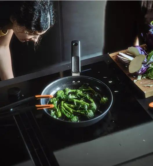 FISKARS HARD FACE Komplet garnki z pokrywkami 8 el + Patelnie 20, 24, 28 cm + pokrywki TADAR / powłoka Ceratec™ Superior