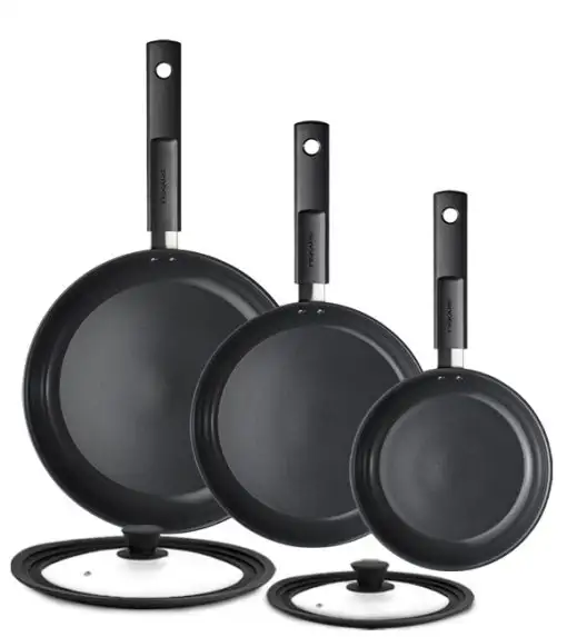 FISKARS HARD FACE Komplet patelnie 20, 24, 28 cm + pokrywki silikonowe TADAR + naleśnikowa / powłoka Ceratec™ Superior