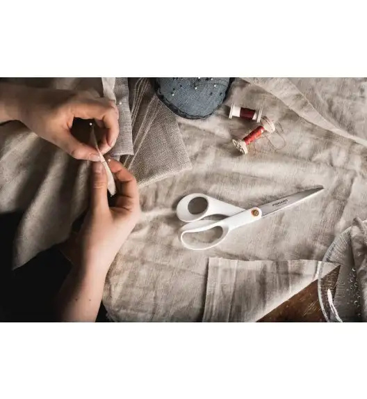 FISKARS FUNCTIONAL FORM 1020412 Nożyczki uniwersalne 21 cm / białe