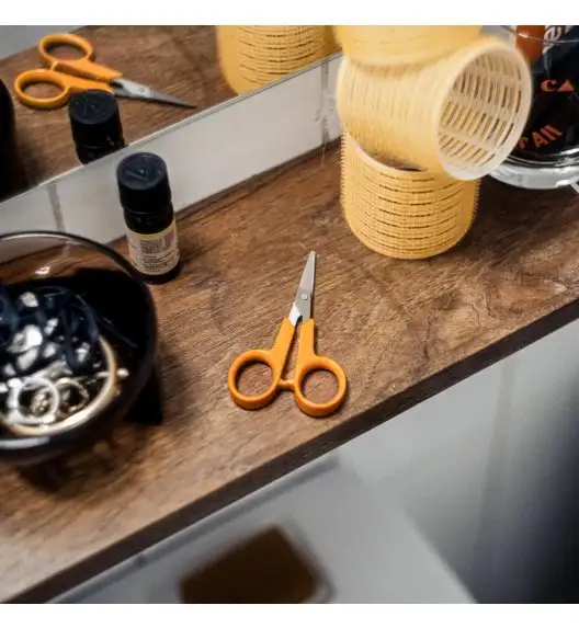 FISKARS CLASSIC Nożyczki do paznokci 10 cm / stal nierdzewna (6 generacja)