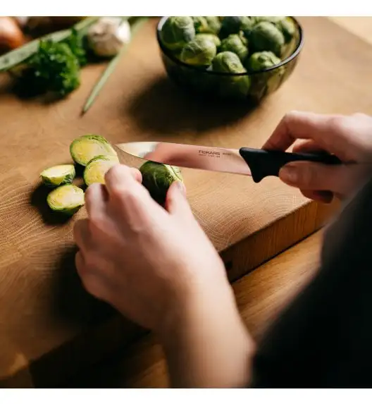 FISKARS ESSENTIAL Komplet 5 noży kuchennych (Szefa + do obierania + do chleba) w pudełku