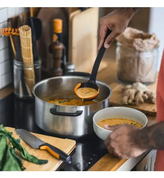 FISKARS FUNCTIONAL FORM 1079965 Łyżka wazowa 30 cm / tworzywo sztuczne