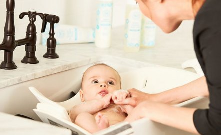 Bezpieczna łazienka w domu z dzieckiem