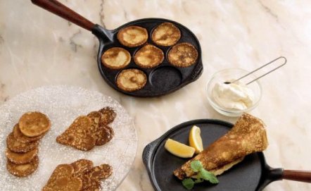 Patelnie do jajek, ryb lub naleśników – czy warto mieć je w kuchni?