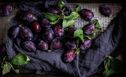 Sezon na śliwki wciąż trwa! Dowiedz się, jak wykorzystać jesienne owoce w kuchni