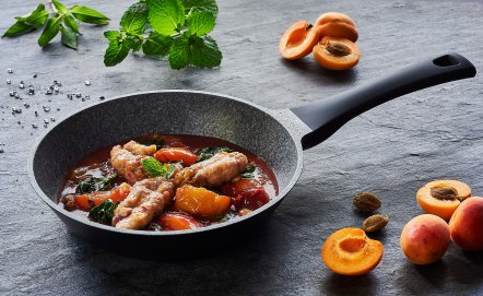 Patelnia ceramiczna czy granitowa - którą wybrać?