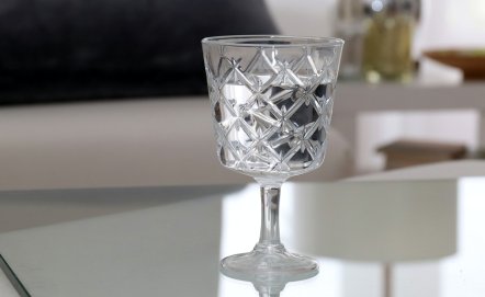 Jak podawać wodę w restauracji?