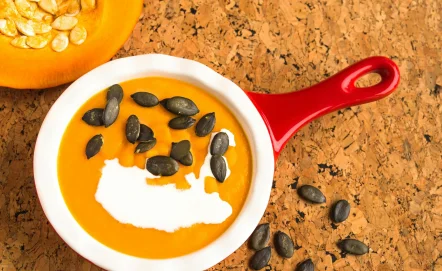 Aksamitny krem z dyni z grzankami czosnkowymi