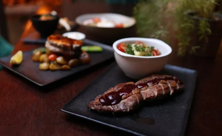 Przepis na antrykot wołowy z pieczonymi ziemniakami