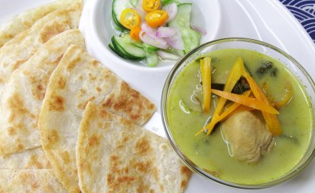 Tajskie zielone curry z kurczakiem i mlekiem kokosowym