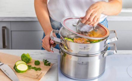 Jak się gotuje w garnkach na parze?